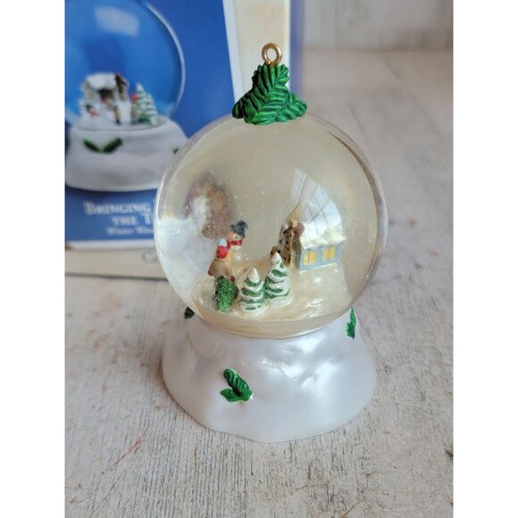 Hallmark bringing home the tree snow globe ornament Xmas - Picture 4 of 8